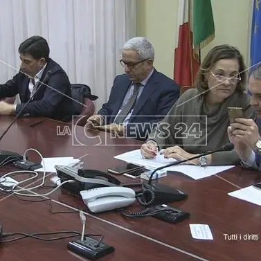 Caos rifiuti a Cosenza, soluzione tampone aspettando i nuovi impianti