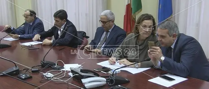 Caos rifiuti a Cosenza, soluzione tampone aspettando i nuovi impianti