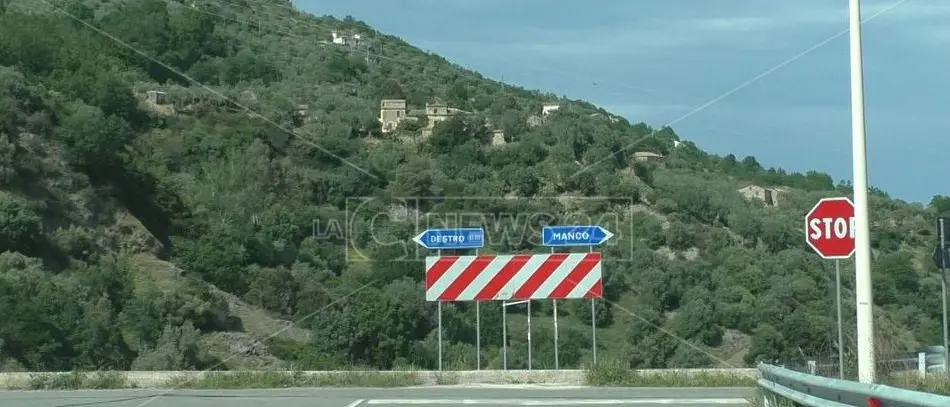 Nuovo stop ai lavori sulla Sila-Mare: per i cittadini 30 anni d'attese infinite