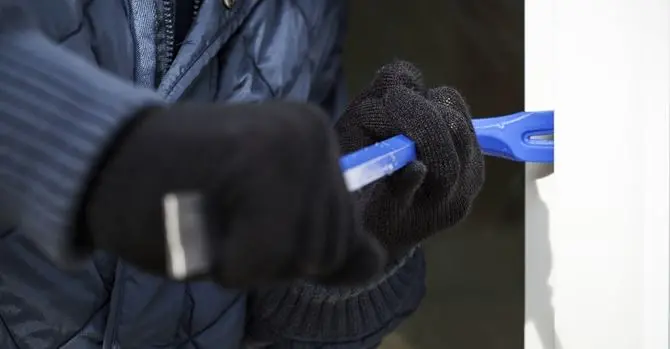 Troppi furti in paese, sindaco del Crotonese al prefetto: «Servono controlli»