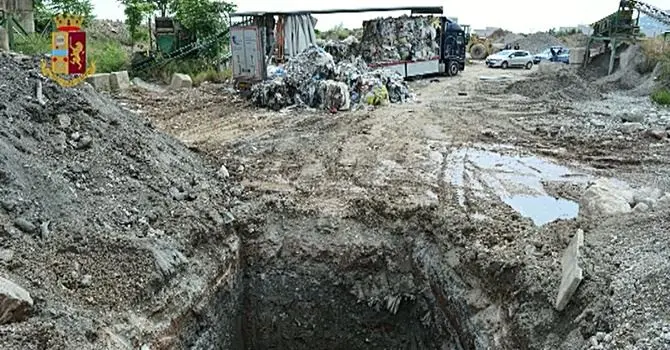 Rifiuti ospedalieri interrati vicini alle case, bomba ecologica a Lamezia