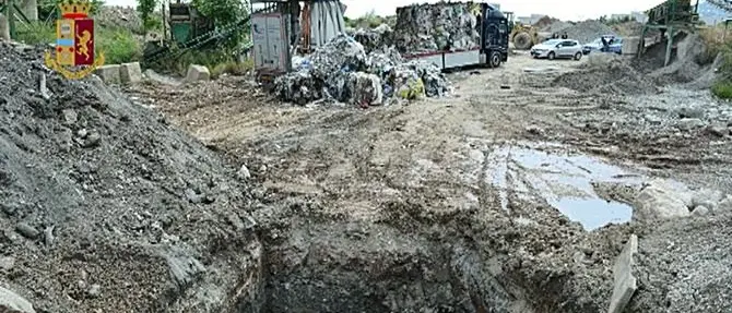 Rifiuti ospedalieri interrati vicini alle case, bomba ecologica a Lamezia