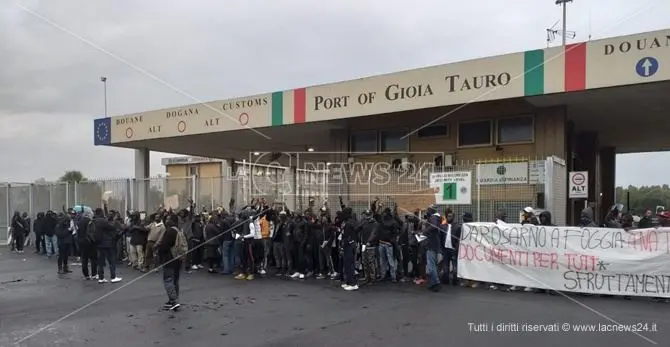 Protesta migranti, la Flai-Cgil contro “Campagne in lotta”: «Avvoltoi»