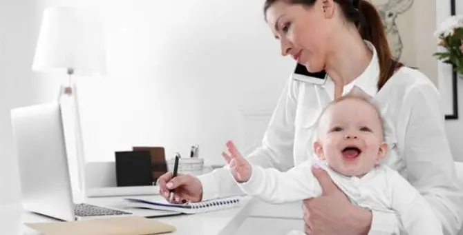 Famiglia e lavoro inconciliabili, un genitore su tre si licenzia per accudire i figli