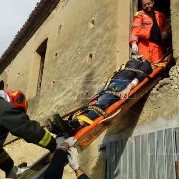 Famiglia intrappolata in casa, esercitazione dei Vigili del fuoco nel Vibonese