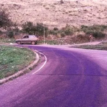 Sversa reflui per strada, denunciato il proprietario di un frantoio a Frascineto