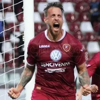 Reggina, una vittoria al fotofinish. La decide Denis su calcio di rigore