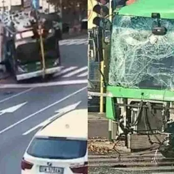 Incidente tra bus e camion rifiuti, morta la donna sbalzata fuori nello schianto