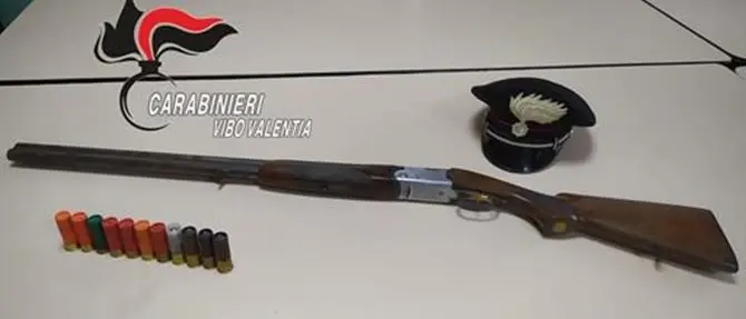 Armi e munizioni nascosti in un autoarticolato, due arresti