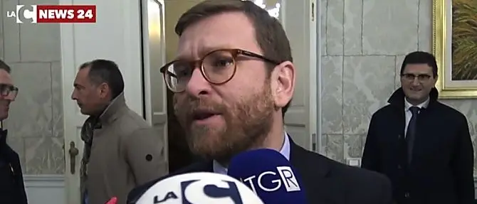 Il ministro Provenzano in Calabria: «Il Sud non è un deserto, può giocare all'attacco»