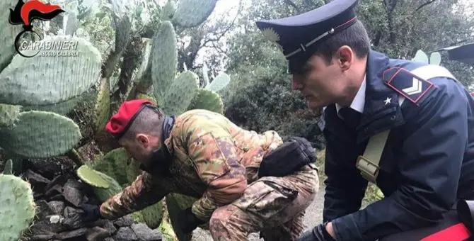 Fucile da caccia nascosto tra le rocce a Samo, era stato rubato nel 2008