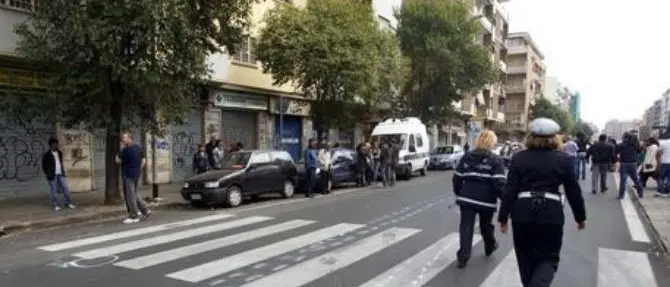 Bimbo di due anni investito sulle strisce, arrestato il pirata della strada