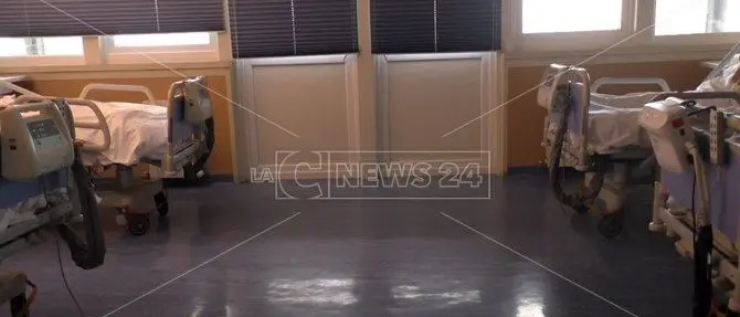 Mancano i medici: stop a visite e day hospital nel reparto di Medicina dell'ospedale di Lamezia