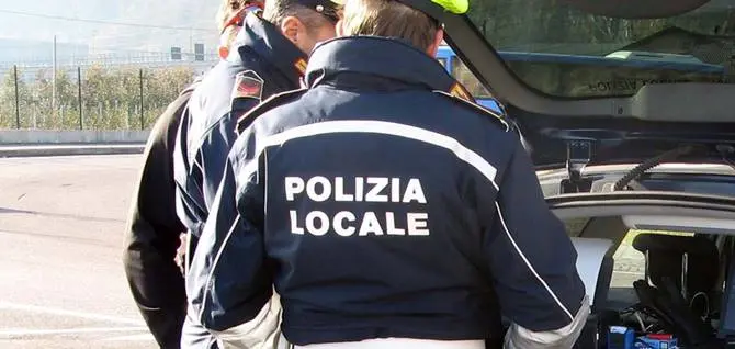 Abitazioni pericolanti a Crotone, denunciate 57 persone