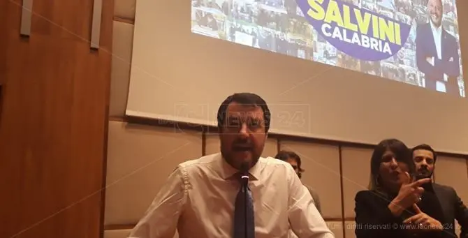 Salvini a Reggio: «Prima vinciamo le elezioni regionali e poi le comunali»