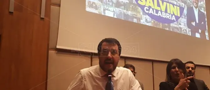 Salvini a Reggio: «Prima vinciamo le elezioni regionali e poi le comunali»