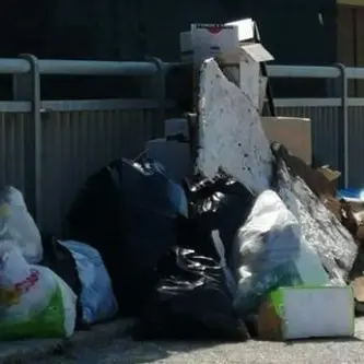 Discarica abusiva all'interno della cittadella regionale, scatta il sequestro