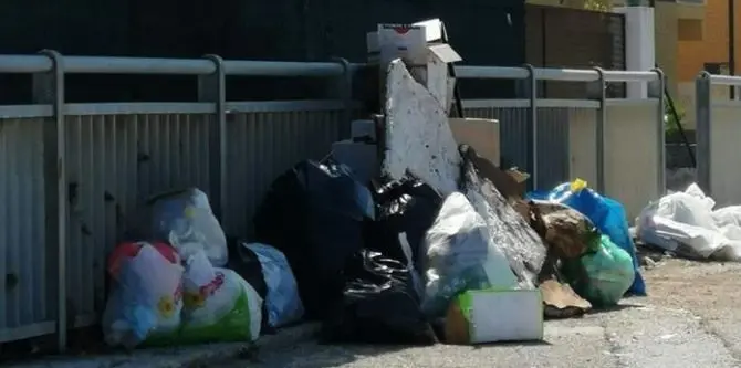 Discarica abusiva all'interno della cittadella regionale, scatta il sequestro