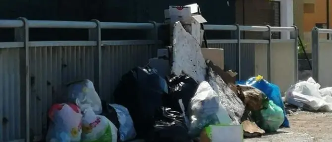 Discarica abusiva all'interno della cittadella regionale, scatta il sequestro