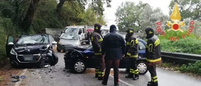 Incidente stradale tra Lamezia e Platania, tre feriti