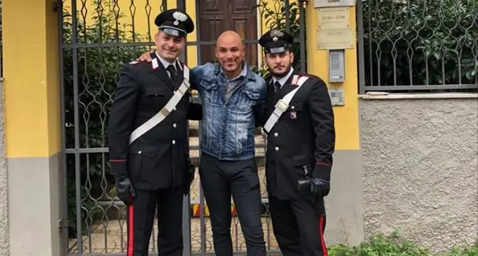 Ha un malore in un parcheggio di Catanzaro, i carabinieri lo salvano