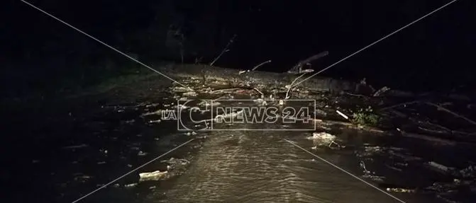 Cosenza sferzata dal maltempo, allerta elevata e fase di preallarme