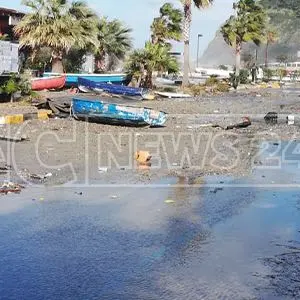 Il maltempo si abbatte sulla Calabria. Temporali, mareggiate e forti raffiche di vento