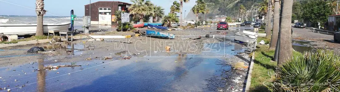 Il maltempo si abbatte sulla Calabria. Temporali, mareggiate e forti raffiche di vento