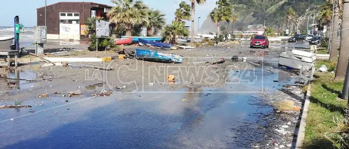 Il maltempo si abbatte sulla Calabria. Temporali, mareggiate e forti raffiche di vento