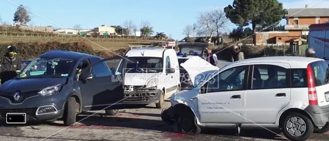 Incidente sulla provinciale 17 a Zungri, tre persone ferite