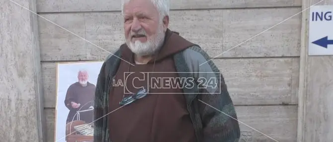 Appello di Padre Fedele Bisceglia al Vaticano: «Fatemi celebrare messa a Cosenza»