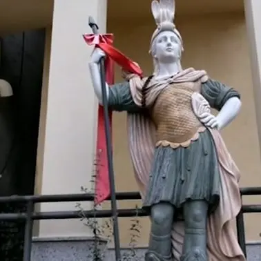 Guardavalle, raccolta firme per la rimozione della statua donata dal boss