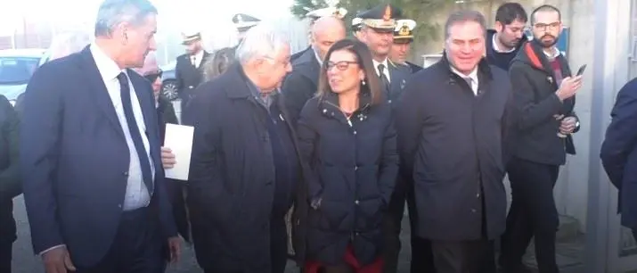La ministra De Micheli al porto di Gioia: «In Calabria investimenti su ferrovie e Zes»