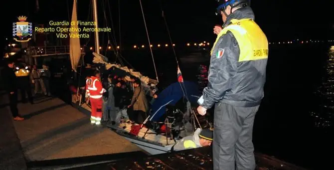 Ancora sbarchi di migranti in Calabria, in 55 approdano a Corigliano