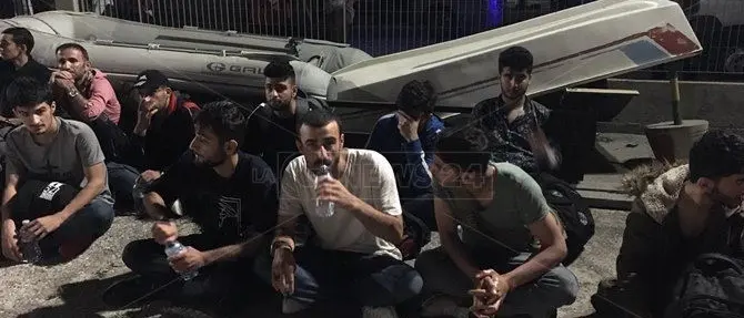 Migranti, nuovo sbarco a Crotone. Nel gruppo anche 17 bambini