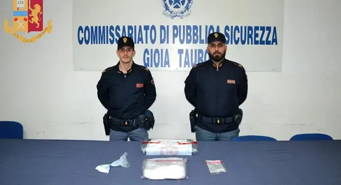 Agente penitenziario finisce in carcere, viaggiava con cocaina in auto