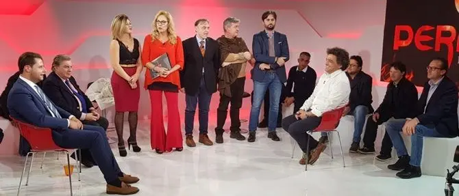 Aiello mattatore a Perfidia: il candidato 5s si confessa e domina la scena