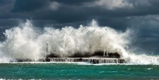 Meteo Calabria, torna l’allerta arancione: maltempo su parte della regione