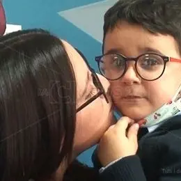 Affrontare la malattia col sorriso, la forza del piccolo Antonio e della sua mamma