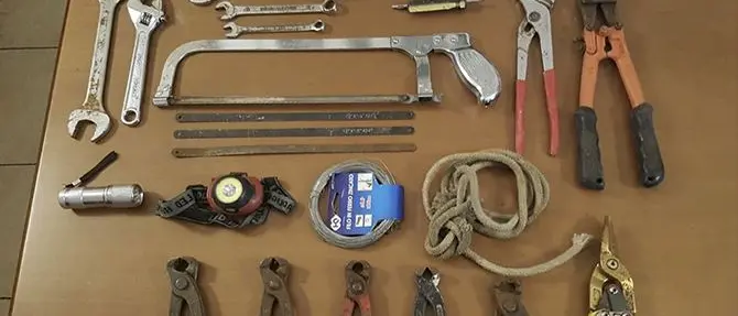 Chiavi e grimaldelli nascosti nell'auto, denunciati due reggini