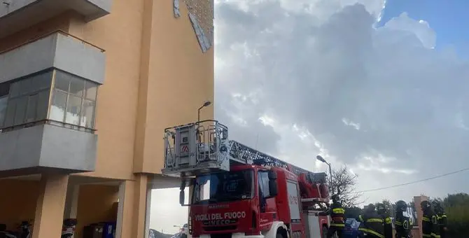 Maltempo, Catanzaro sferzata dal vento. Chiuso il Presepe di sabbia