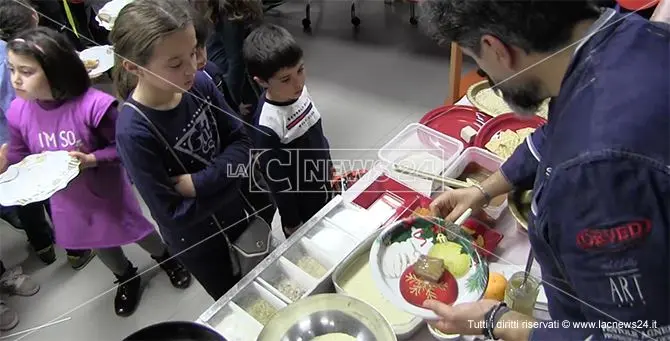 Pane, olio e spremuta d’arancia: la merenda della tradizione nella clinica Villa Serena