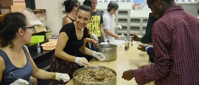 Un pranzo e una torta al mese per ringraziare i volontari lametini