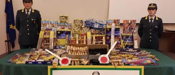 Sequestrati 18mila botti illegali: venivano venduti anche on line