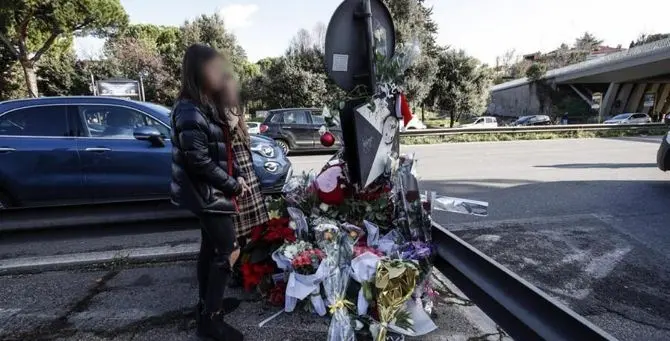 Ragazze travolte da un'auto a Roma, parla l’amico di Paolo Genovese: «Impossibile evitarle»
