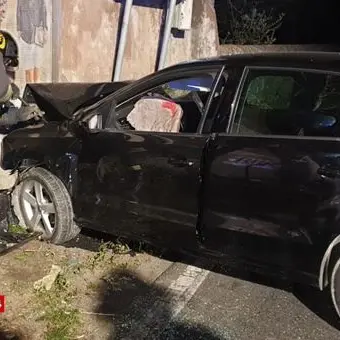 Incidente a Borgia, auto perde il controllo e finisce contro un muro: un morto