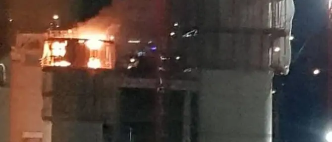 Incendio nel cantiere del nuovo ponte Morandi a Genova
