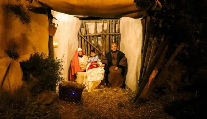 Il presepe vivente di Pentone incanta i visitatori, boom di presenze