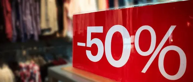 Saldi invernali, si parte: gli italiani spenderanno 168 euro a persona