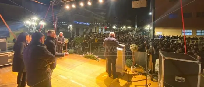 Jole Santelli apre la campagna elettorale, bagno di folla a Cassano